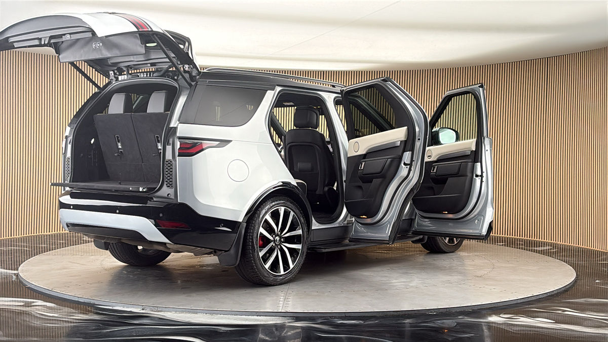 More views of Land Rover Discovery
