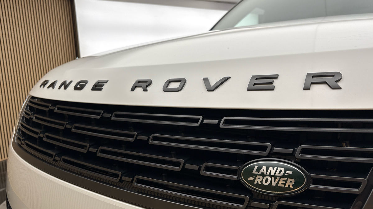Land Rover Range Rover Sport Image 24