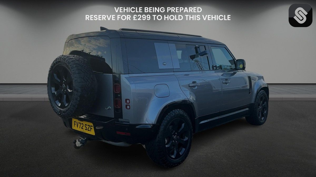 Land Rover Defender 110 Image 4