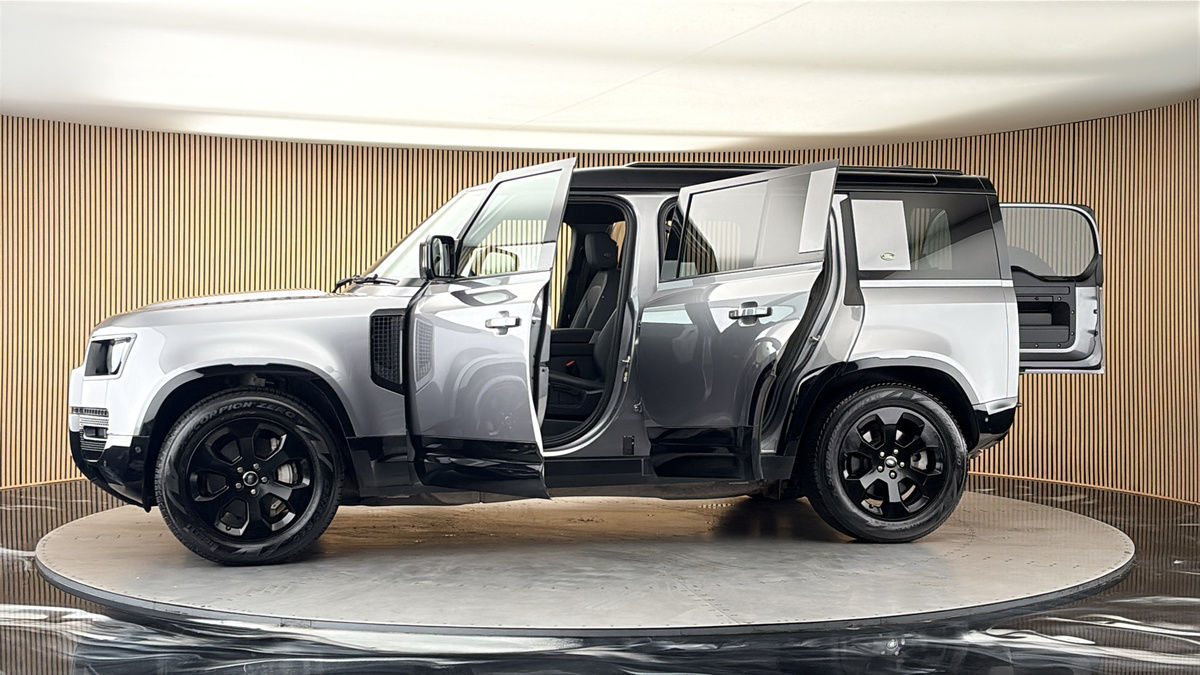 More views of Land Rover Defender 110