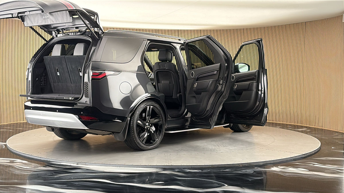 More views of Land Rover Discovery