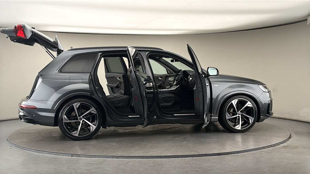 More views of Audi Q7