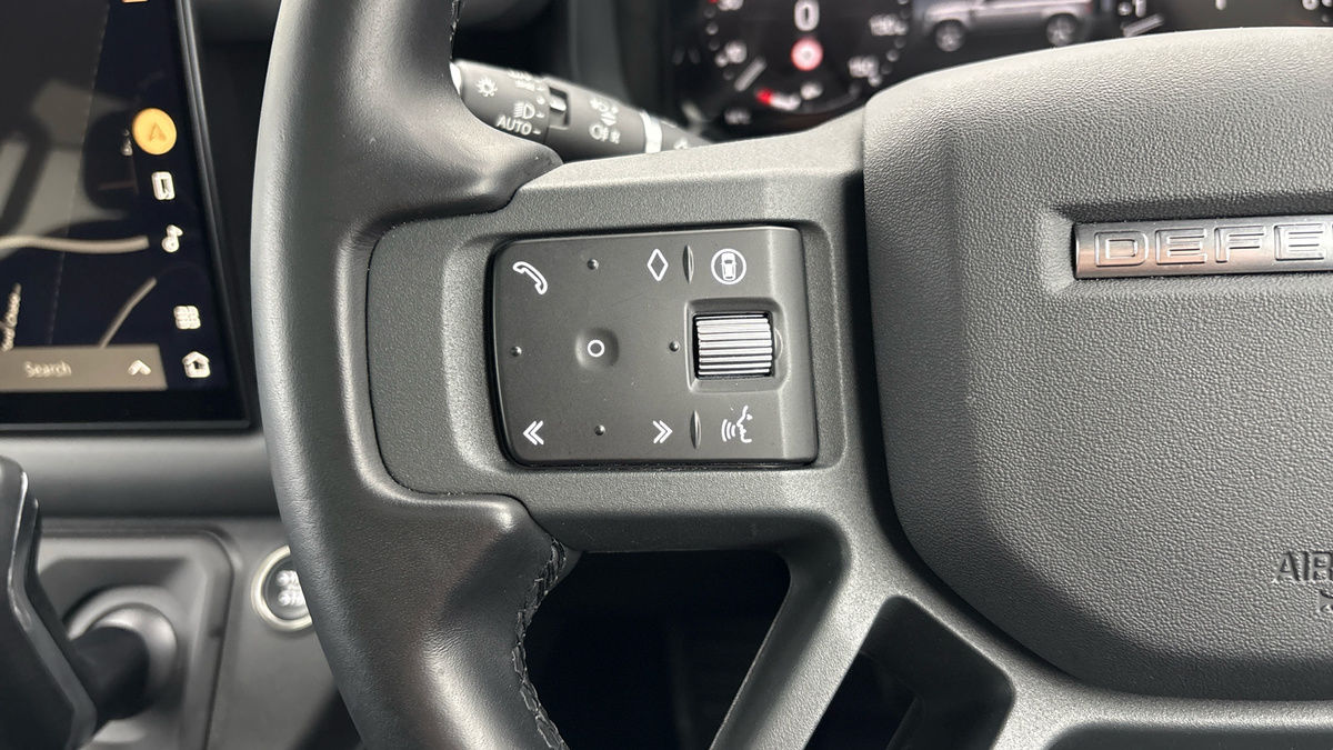 Land Rover Defender 110 Image 13