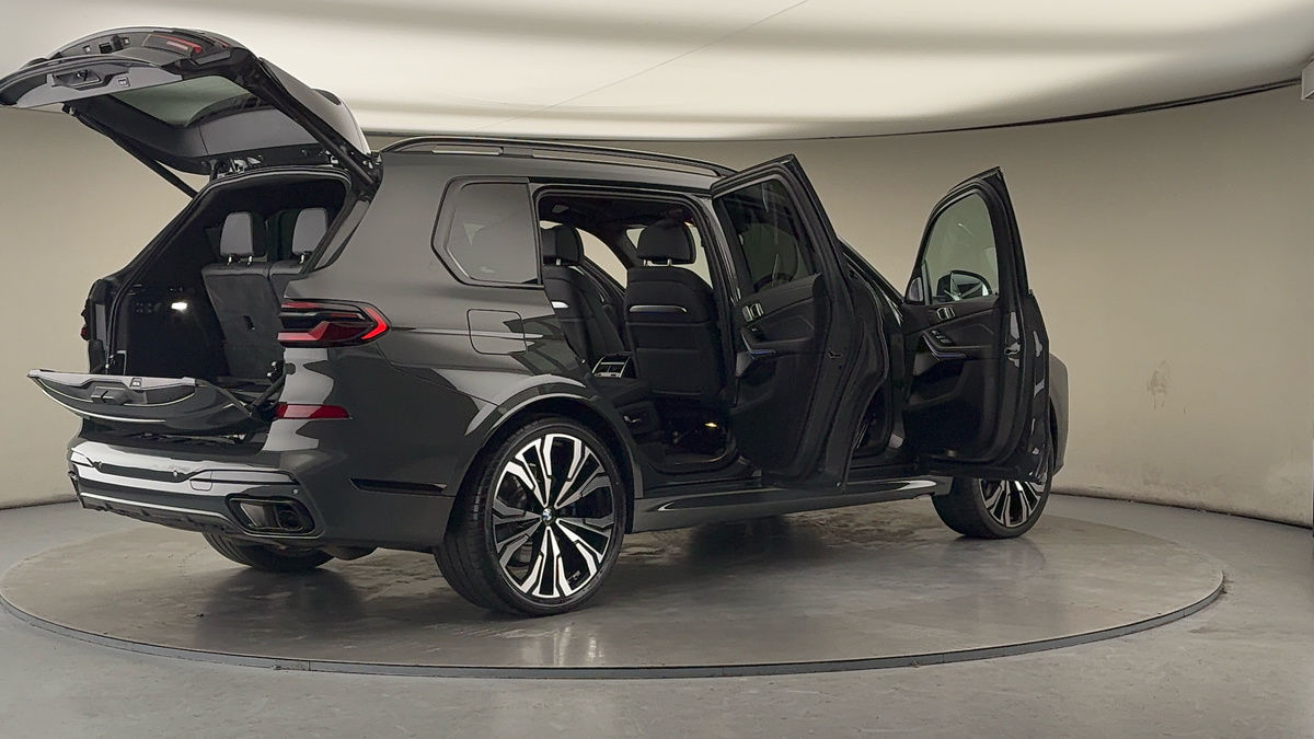 More views of BMW X7
