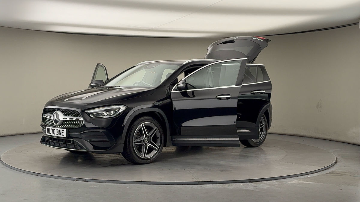 Mercedes-Benz GLA Image 22