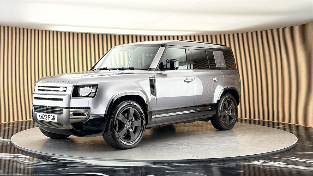 Land Rover Defender 110 Image 20