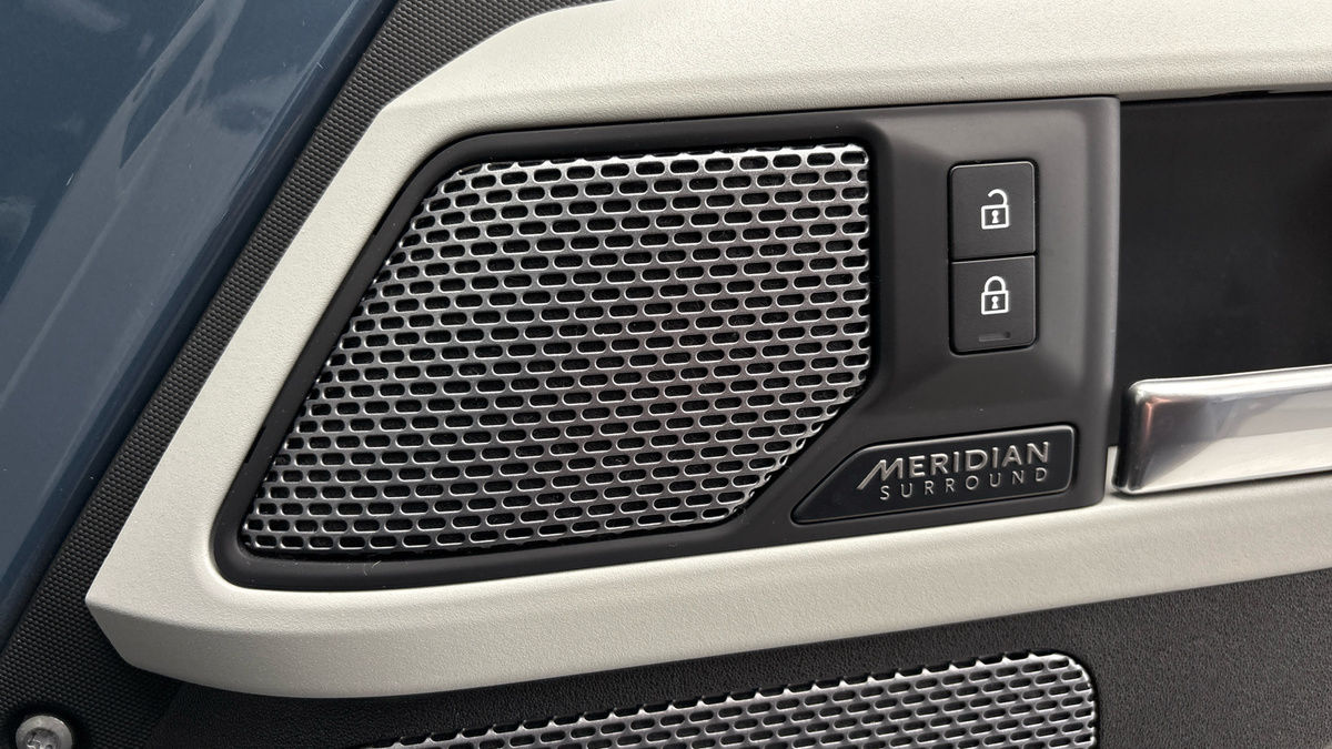 Land Rover Defender 90 Image 26