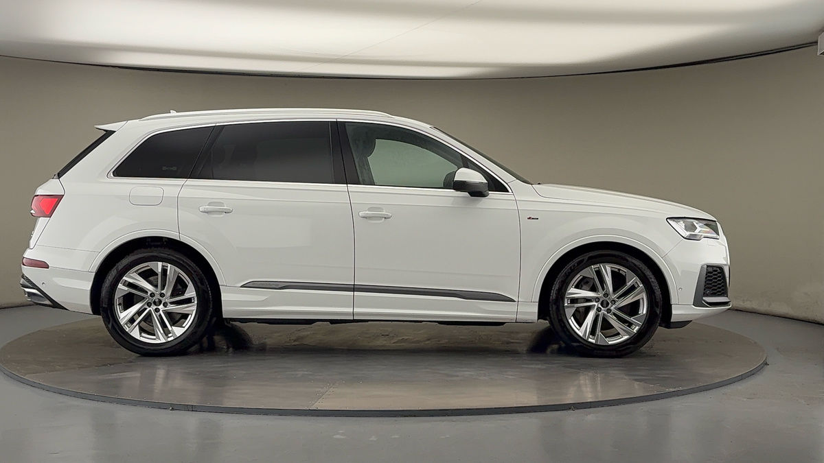 Audi Q7 Image 16