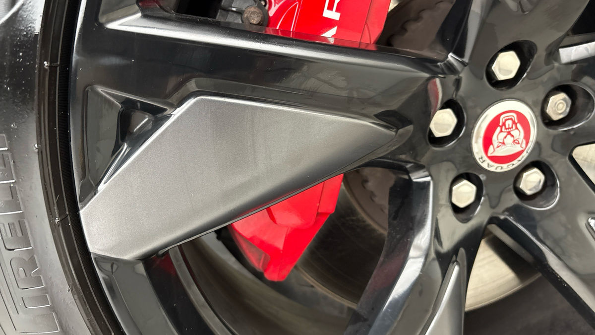 Jaguar F-PACE Image 28