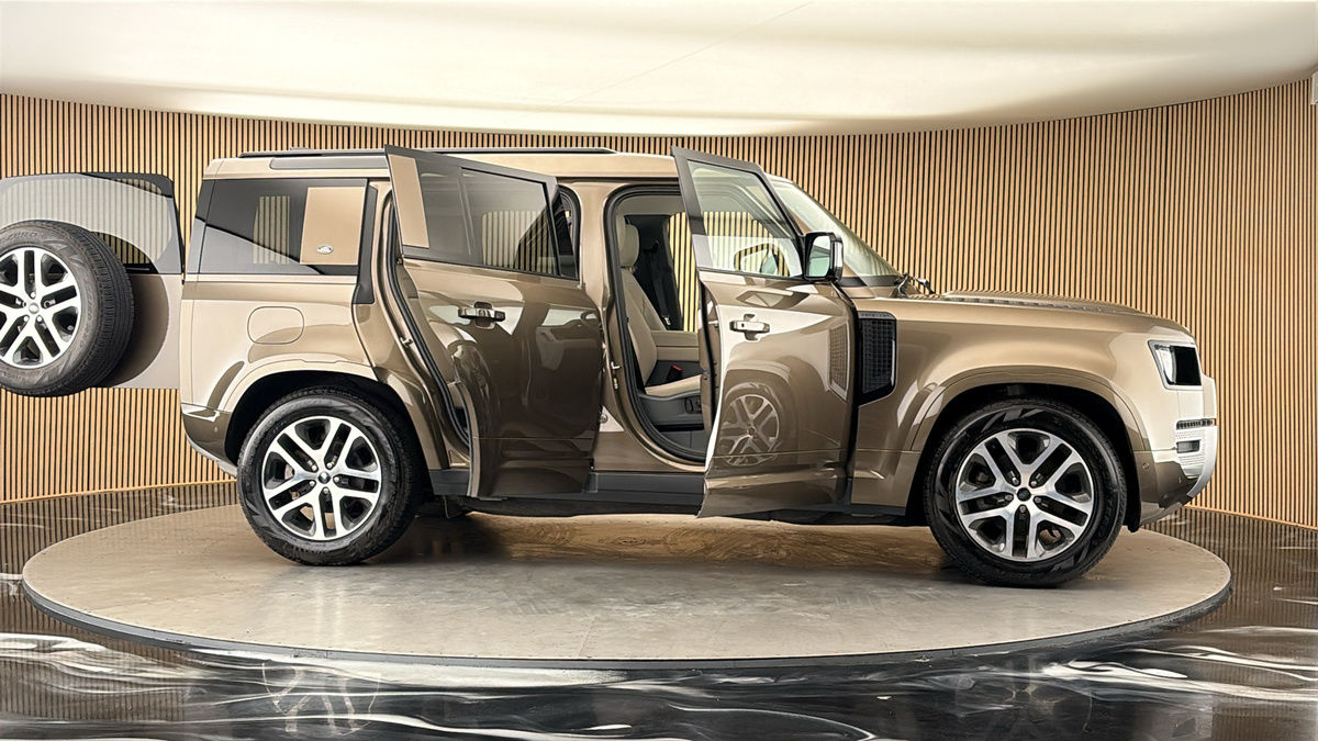 More views of Land Rover Defender 110