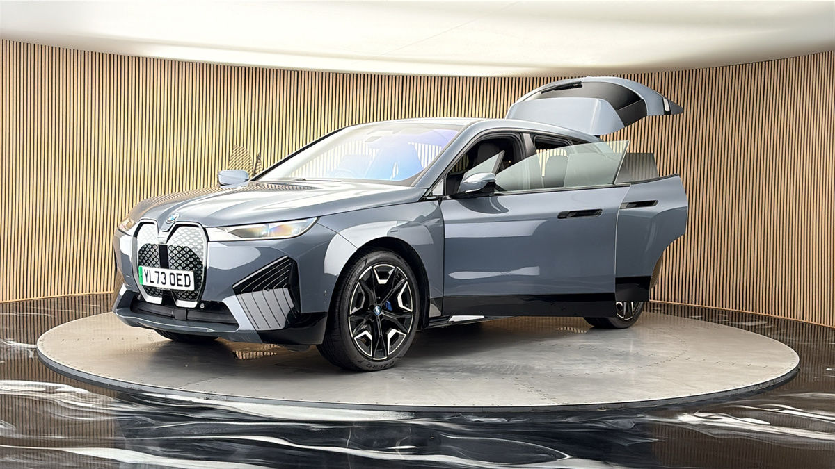 More views of BMW iX