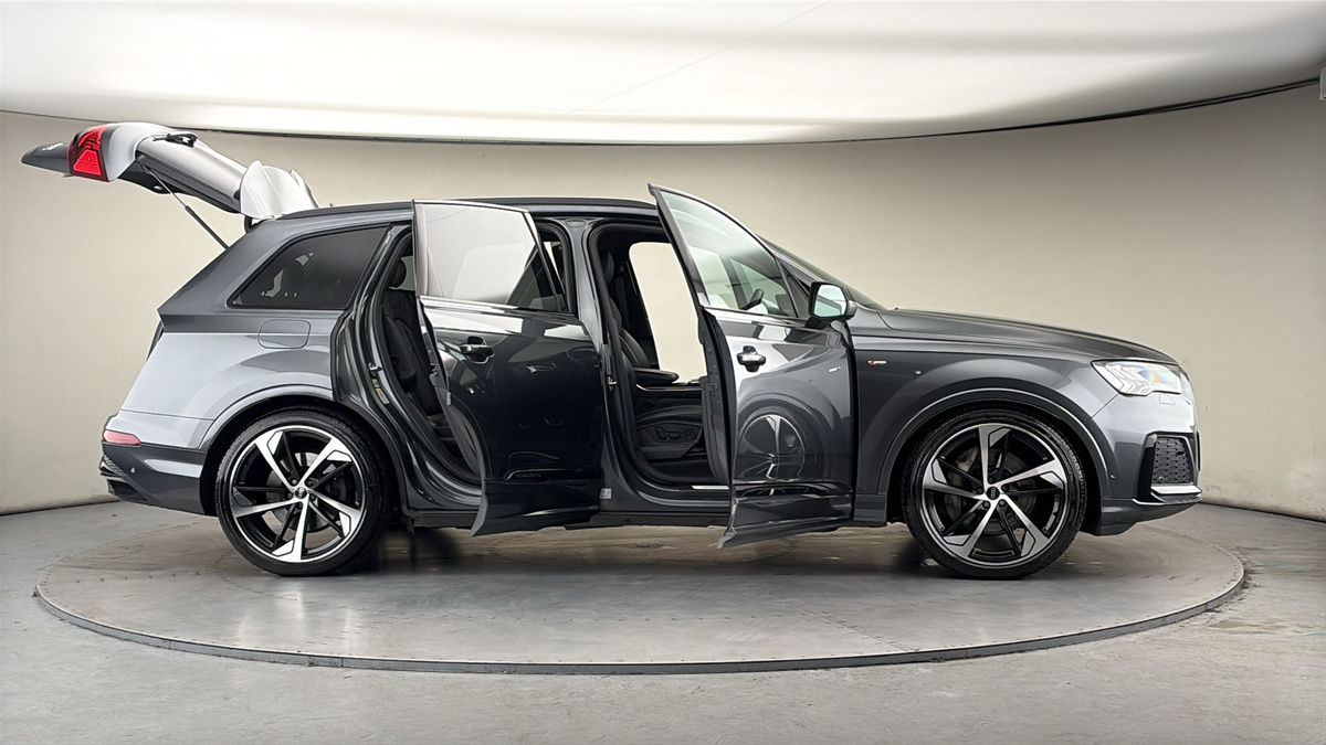 More views of Audi Q7