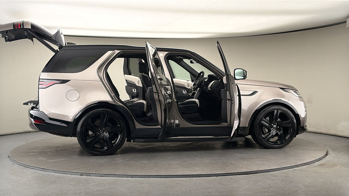 More views of Land Rover Discovery