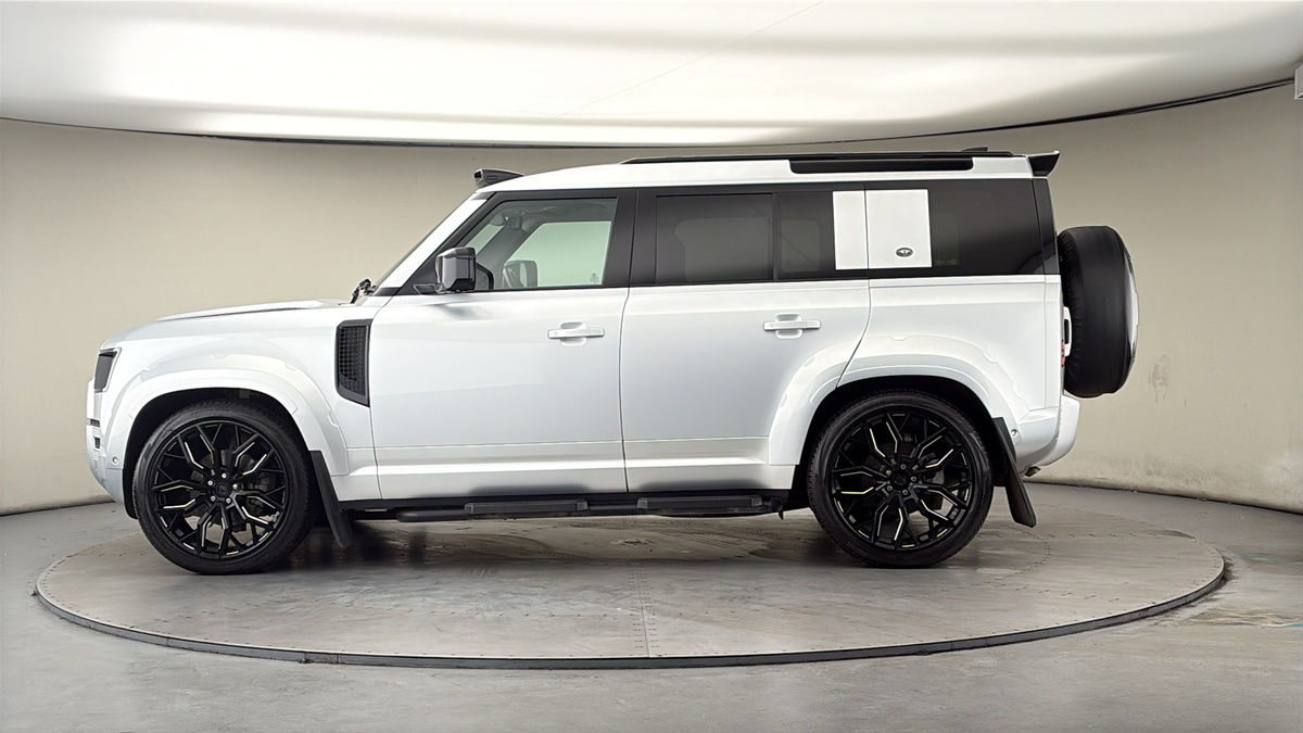 Land Rover Defender 110 Urban Image 15