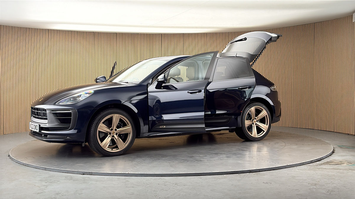More views of Porsche Macan