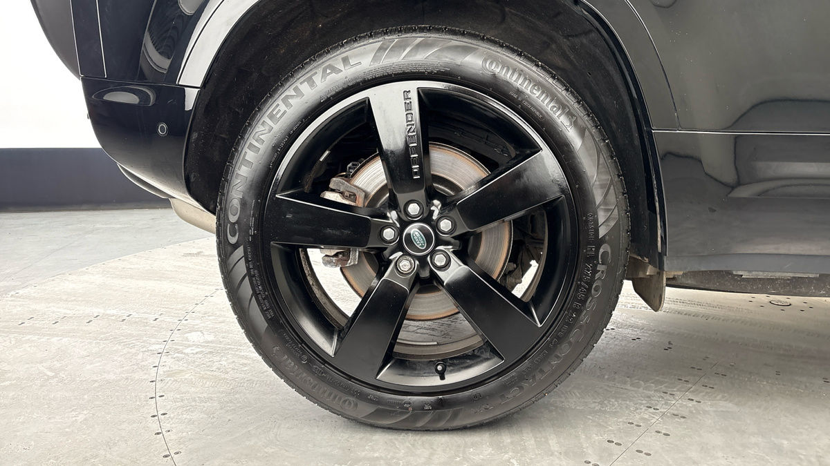 Land Rover Defender 110 Image 10