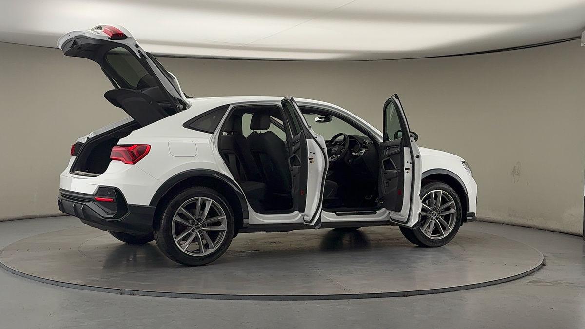 More views of Audi Q3