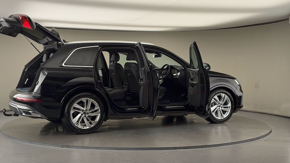 More views of Audi Q7