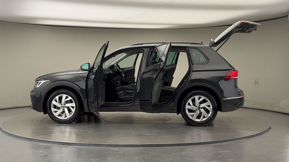 More views of Volkswagen Tiguan