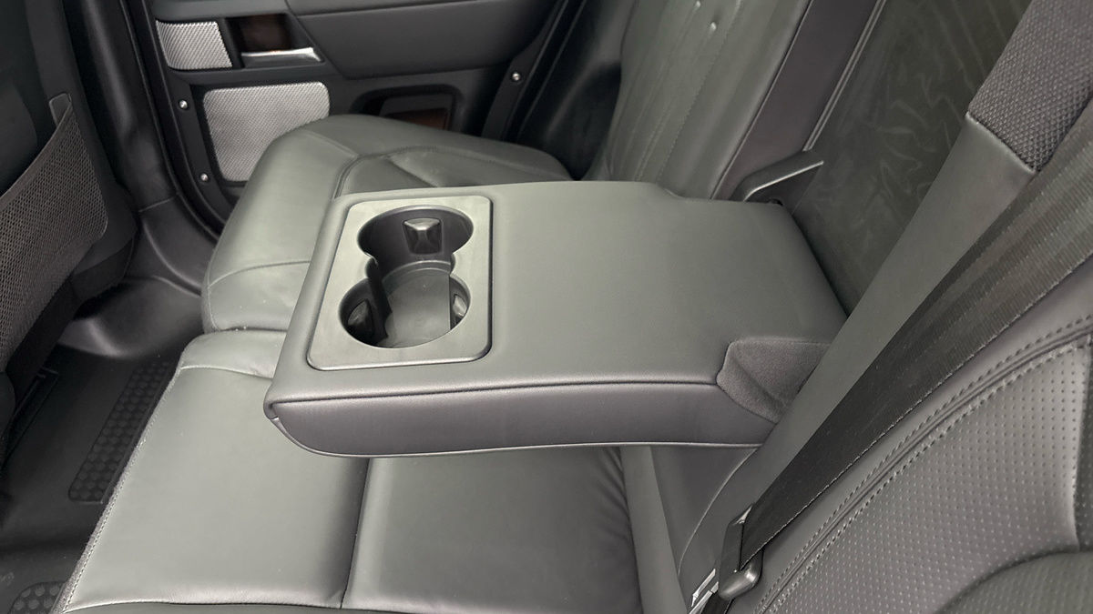 Land Rover Defender 130 Image 9