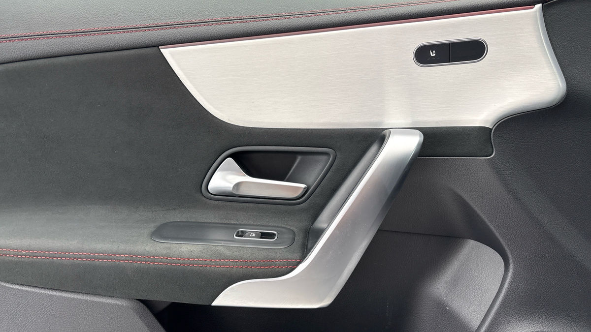 Mercedes-Benz CLA Image 19