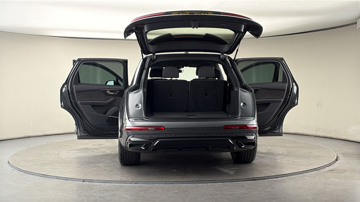 More views of Audi Q7