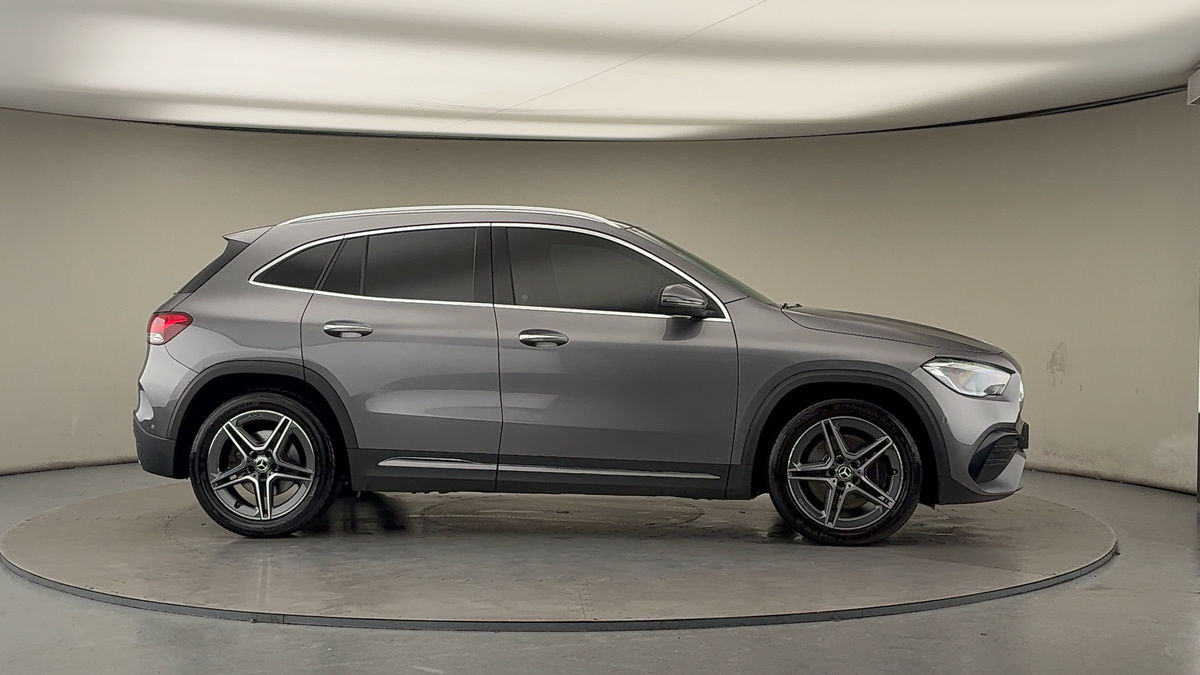 More views of Mercedes-Benz GLA