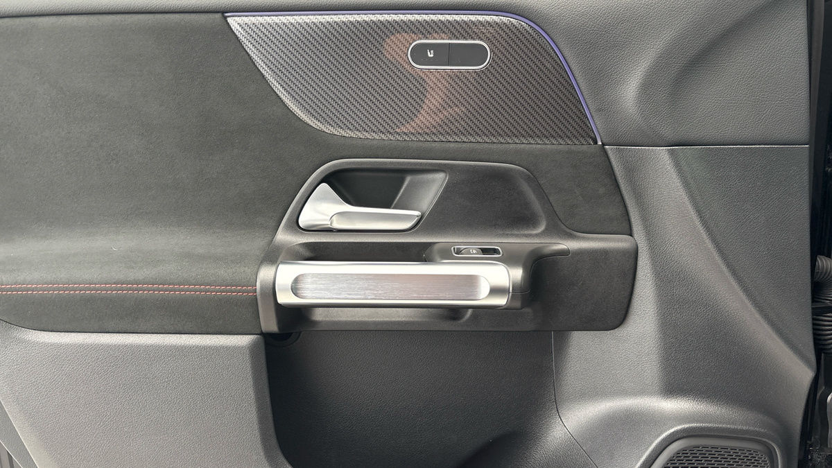 Mercedes-Benz GLB Image 19