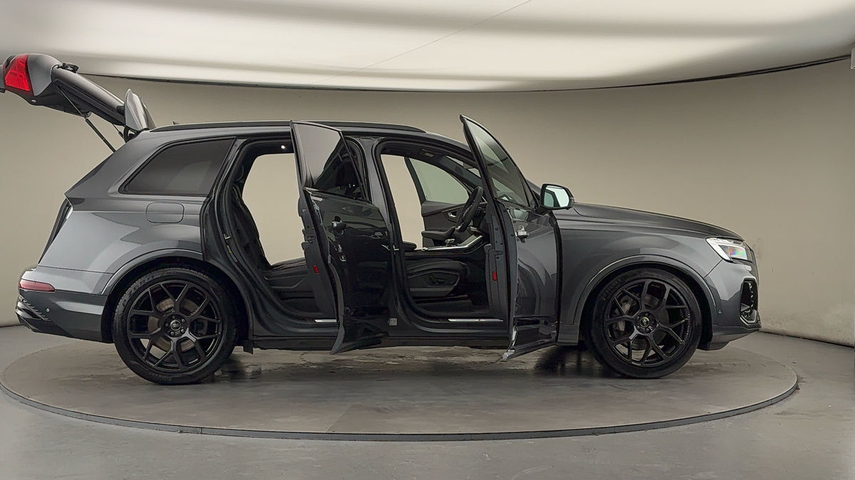 More views of Audi Q7