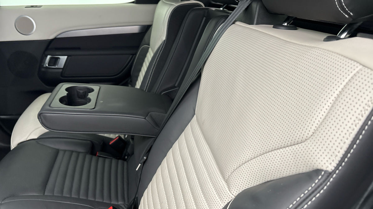 Land Rover Discovery Image 9