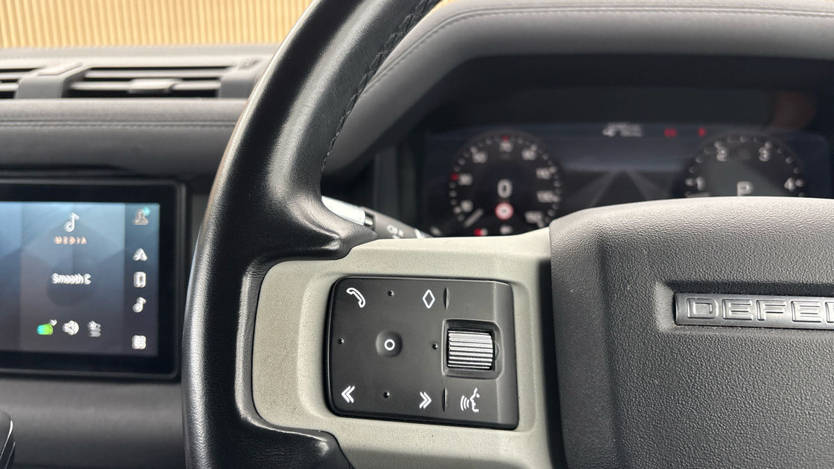 Land Rover Defender 90 Image 13