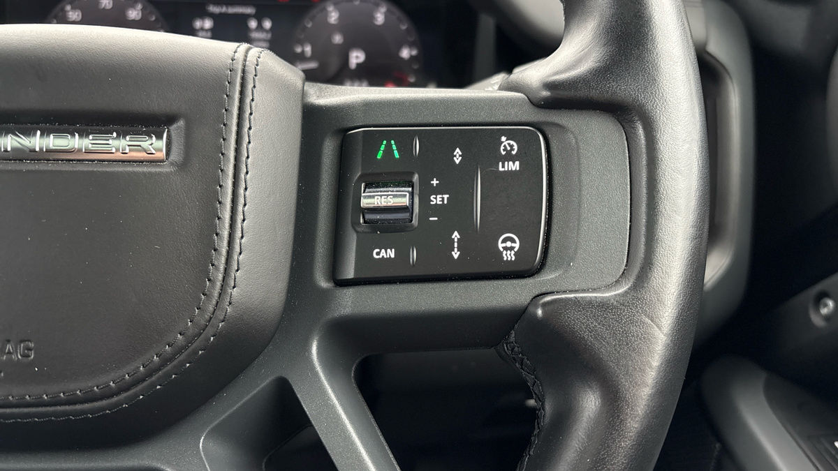 Land Rover Defender 110 Image 14