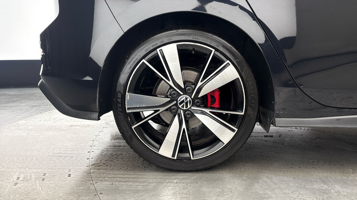 Volkswagen Golf Image 10