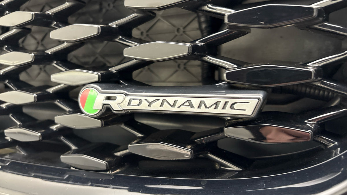 Jaguar F-PACE Image 25