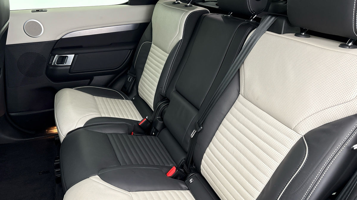 Land Rover Discovery Image 8