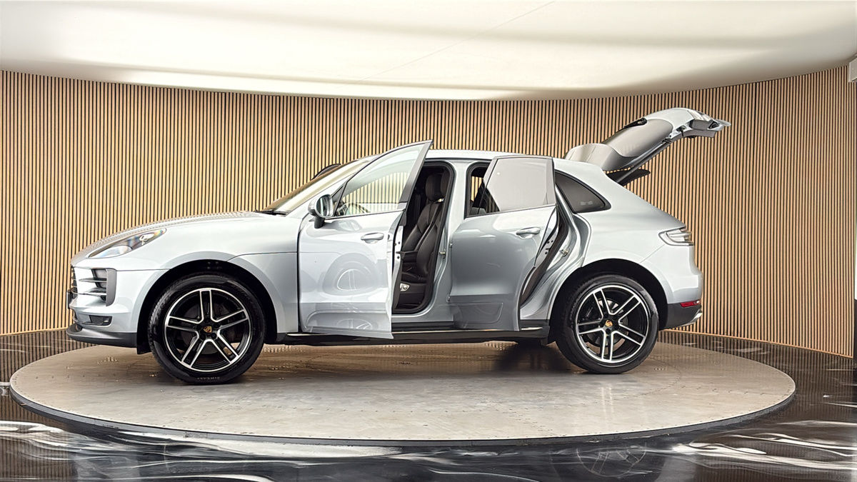 More views of Porsche Macan
