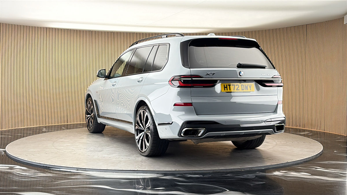 More views of BMW X7