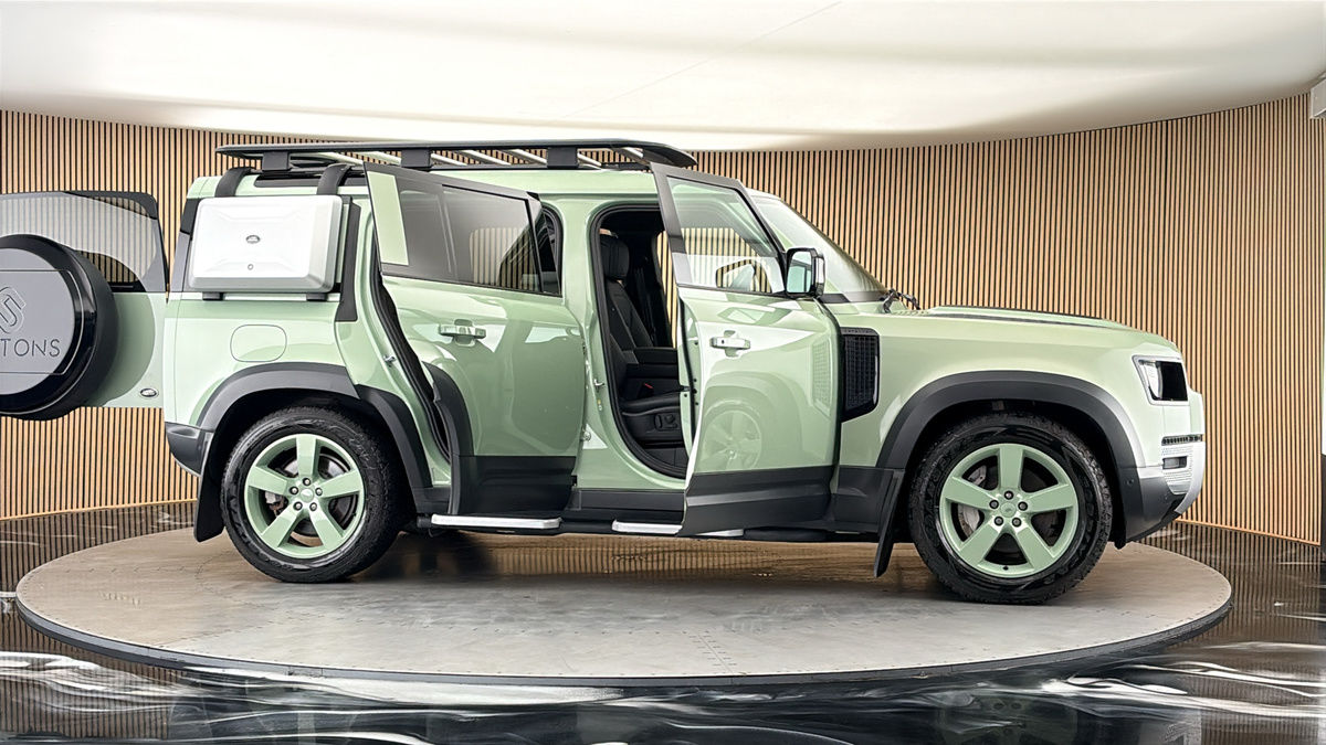 More views of Land Rover Defender 110