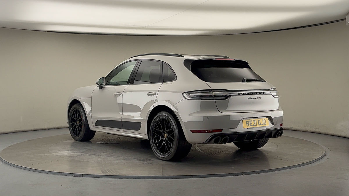 Porsche Macan Image 2
