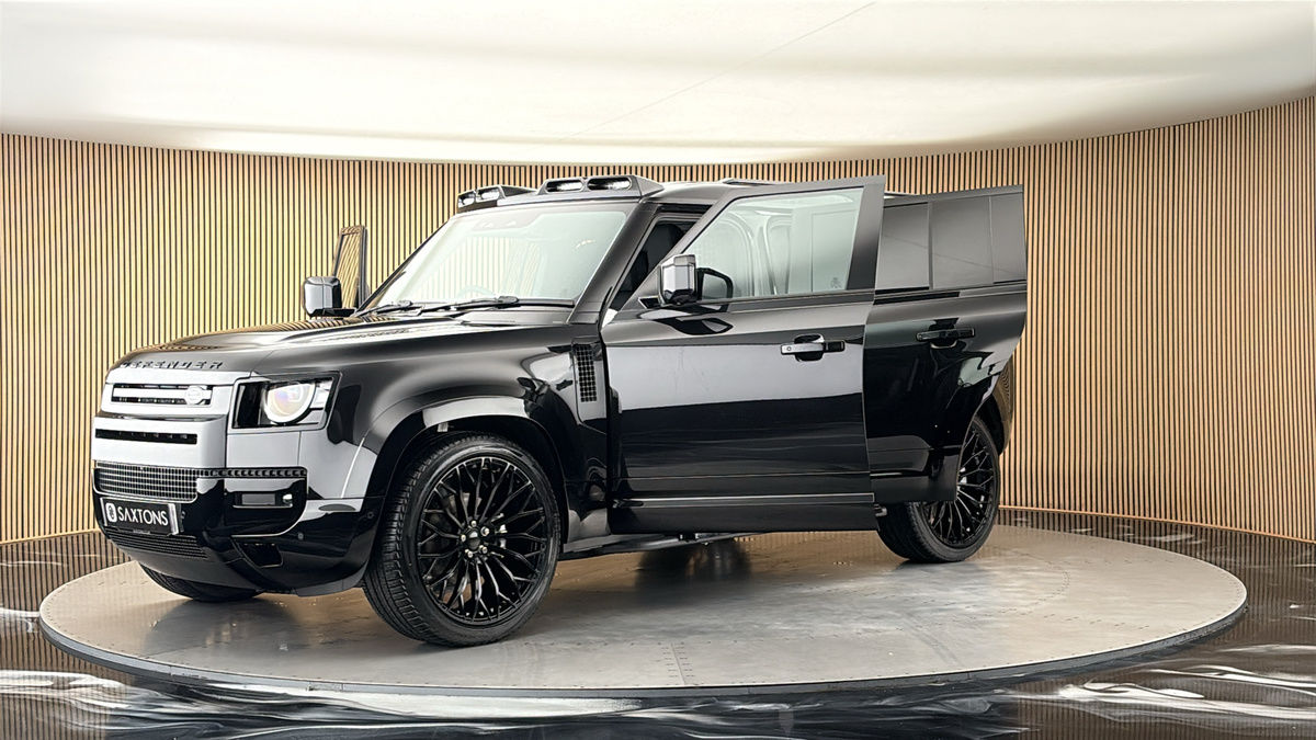 Land Rover Defender 110 Image 22