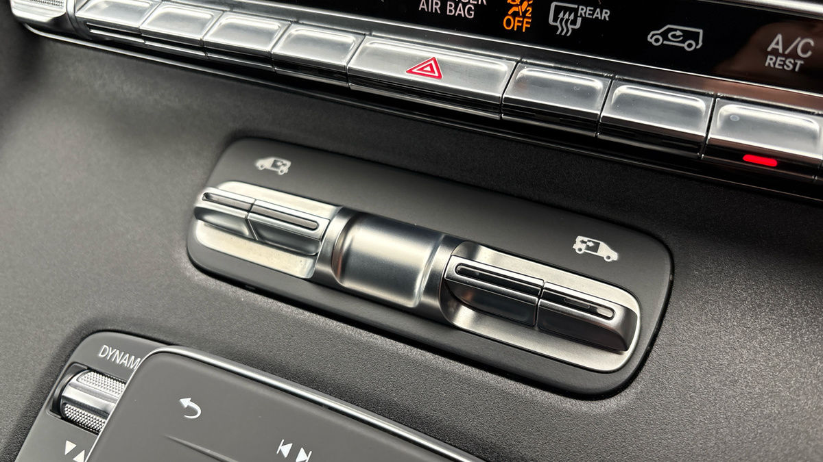 Mercedes-Benz V Class Image 27