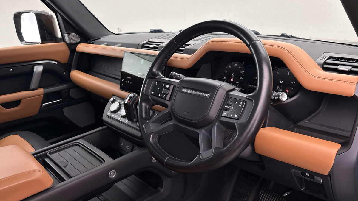 Land Rover Defender 130 Image 5