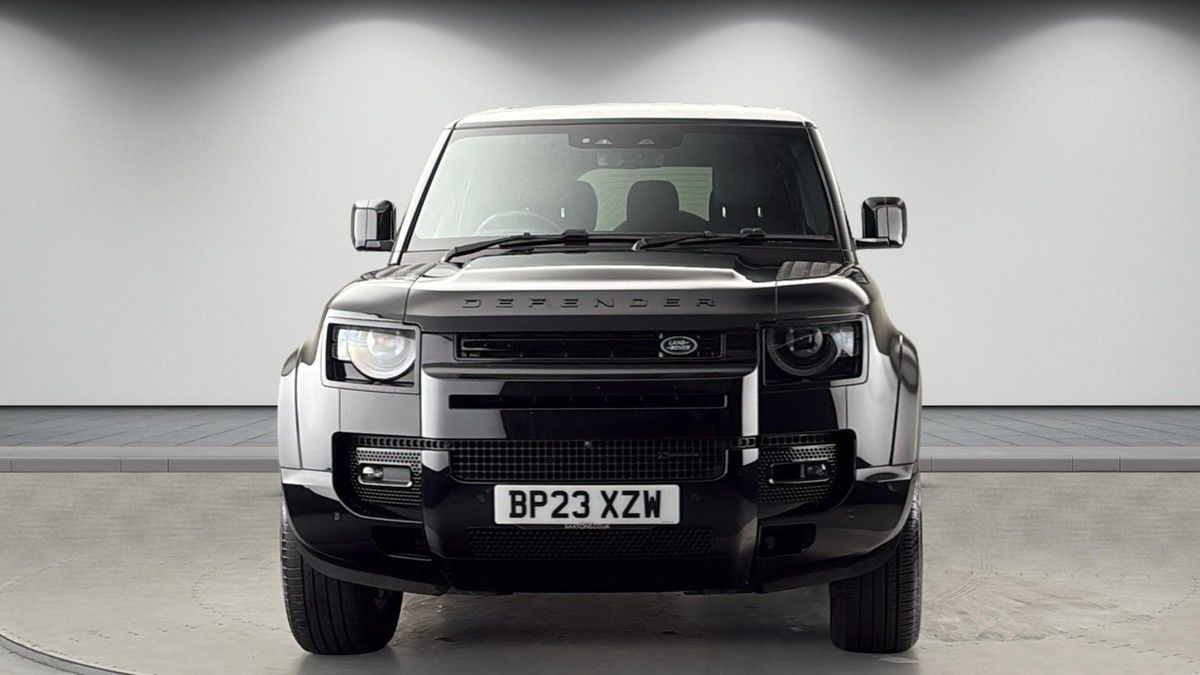 Land Rover Defender 110 Image 3