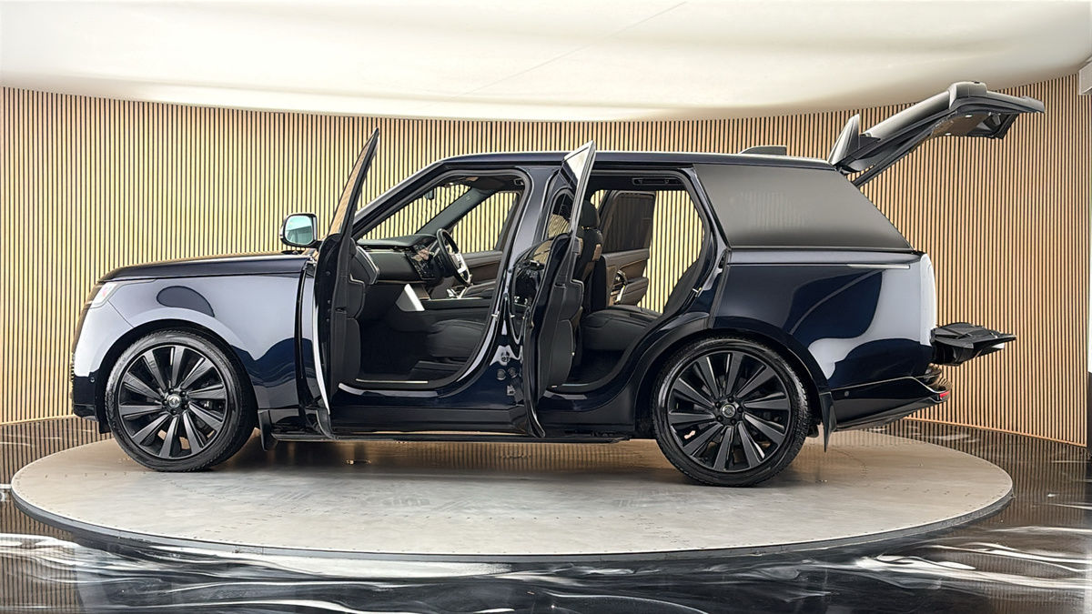 More views of Land Rover Range Rover