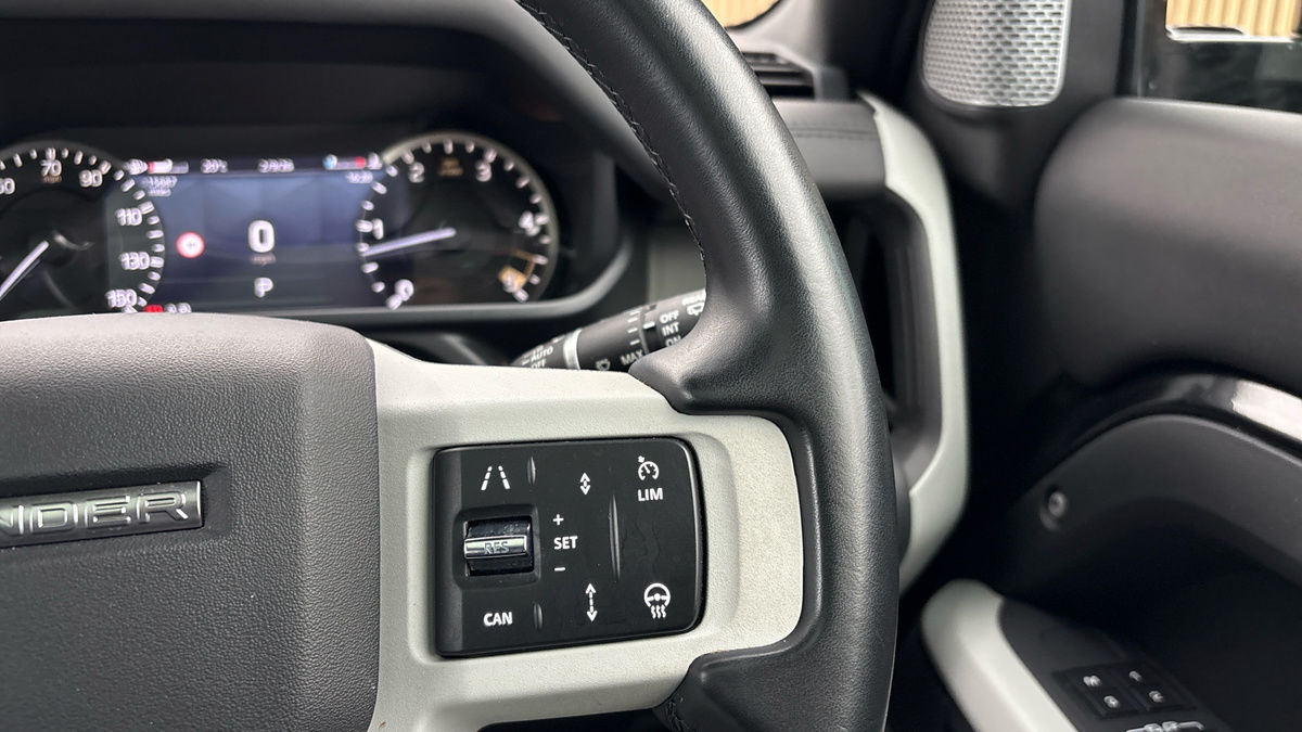 Land Rover Defender 130 Image 14
