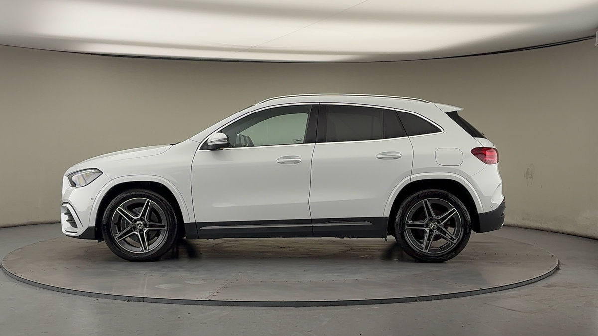 Mercedes-Benz GLA Image 15