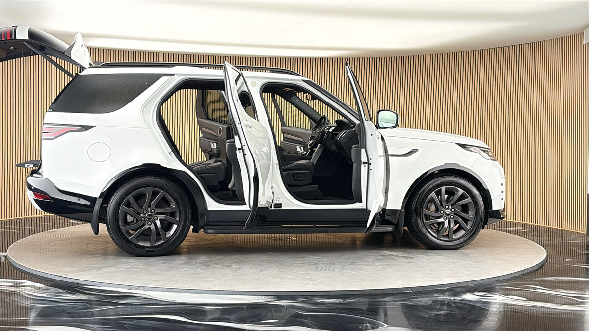 More views of Land Rover Discovery