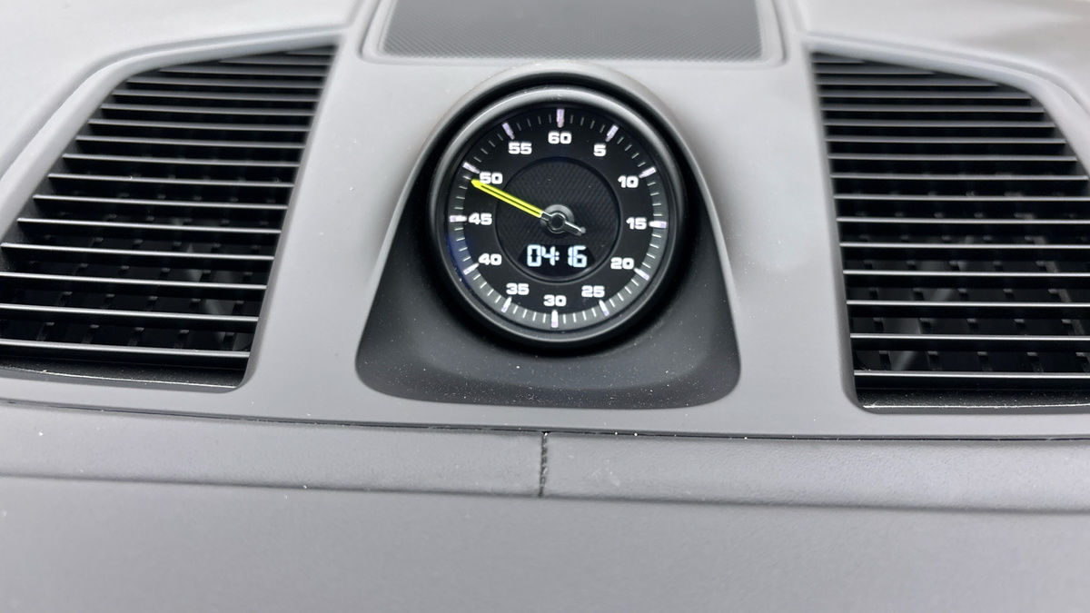 Porsche Cayenne Image 26
