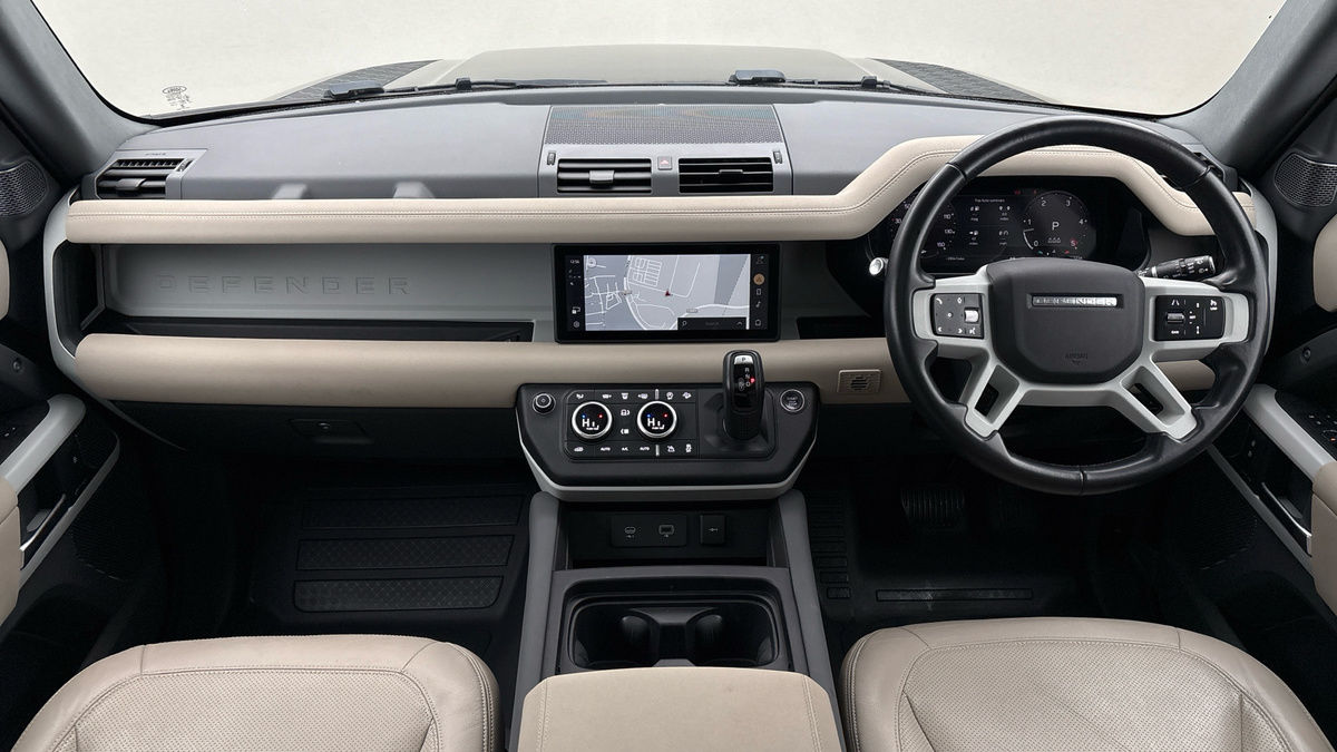 Land Rover Defender 110 Image 12