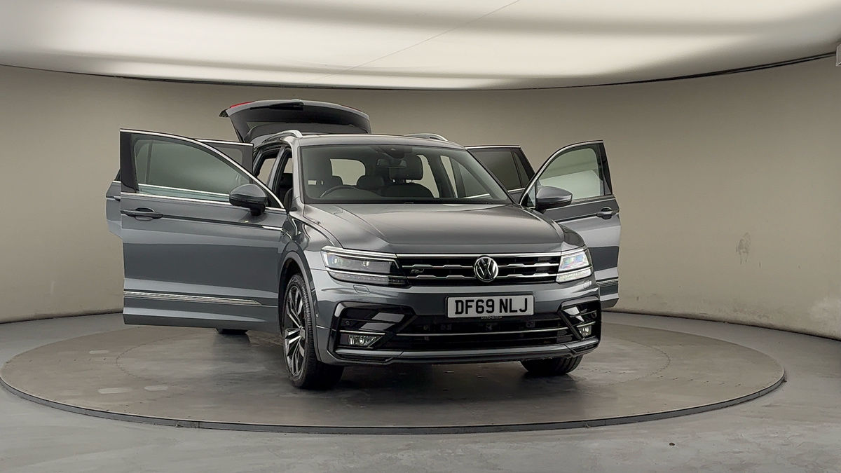 More views of Volkswagen Tiguan Allspace